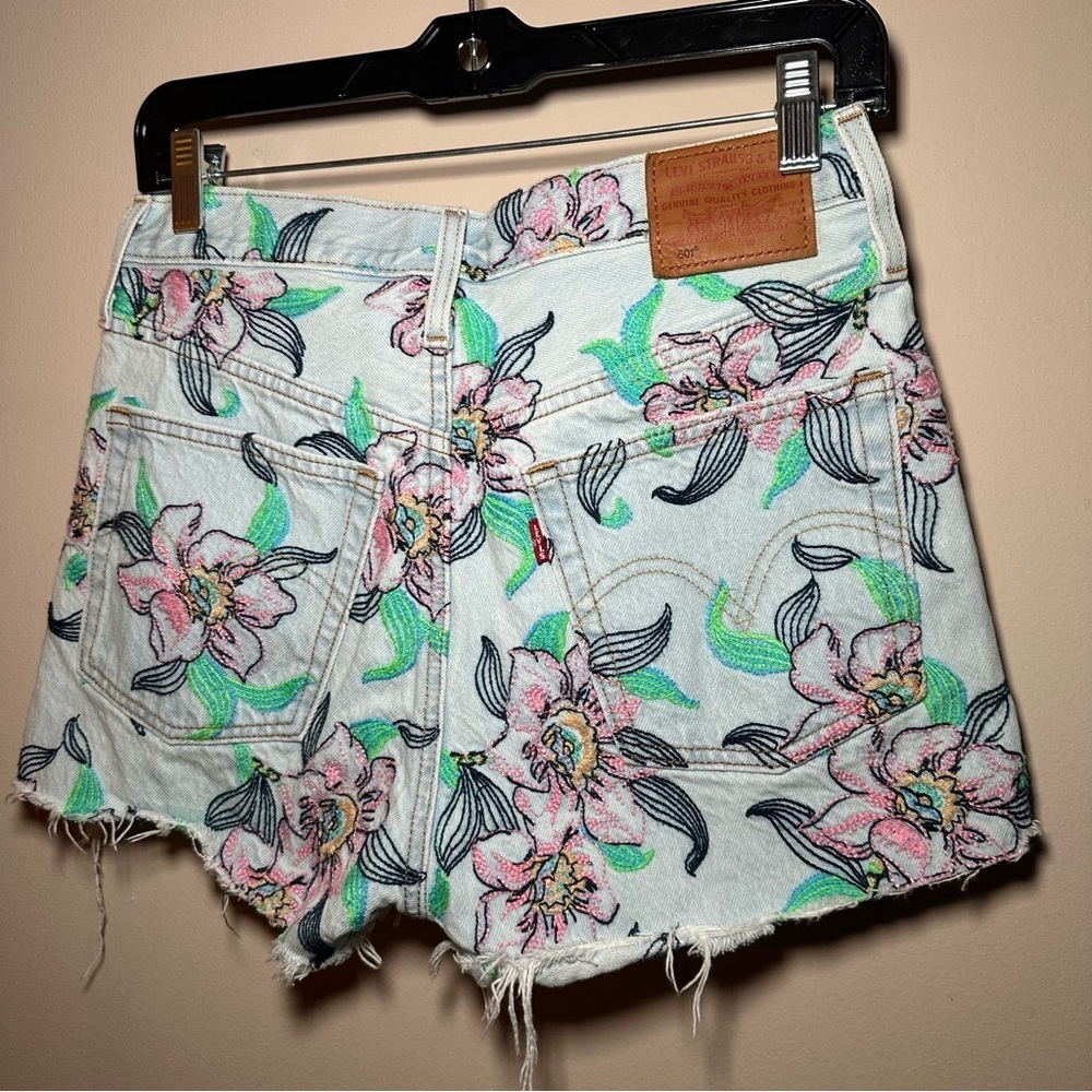 Levi’s 501 Button Fly Floral Garden Print Denim Shorts Size 26 - Picture 16 of 16
